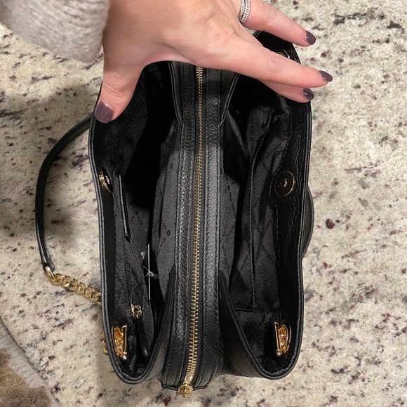 Michael Kors Jet Set Messenger - Picture 3 of 4